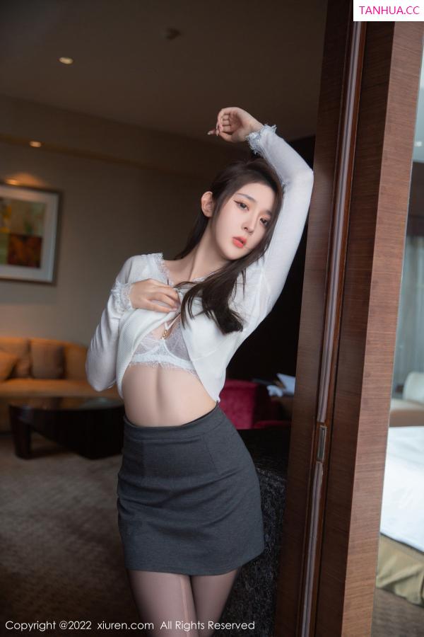 夏甜甜  [XiuRen]高清写真图 2022.11.11 No.5842 夏甜甜 黑丝美腿第24张图片